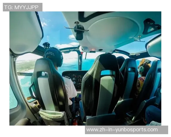 《足球场上，他们是球星的女粉丝；场外，她们是彼此的最强支持者与朋友》