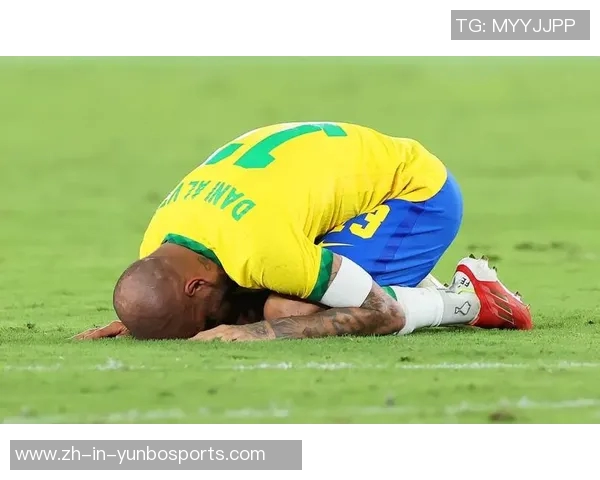 平头足球球星的成长历程与赛场荣耀背后的坚韧精神